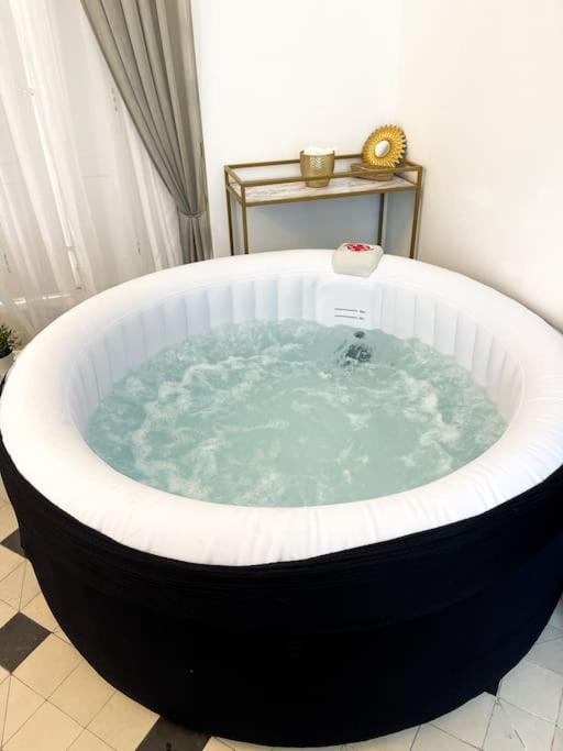 Romantique Jacuzzi, Au Chateau A 30 Min De Paris Limay Exterior foto